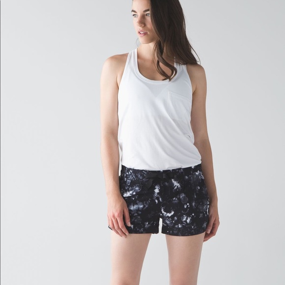Lululemon elastic waist shorts